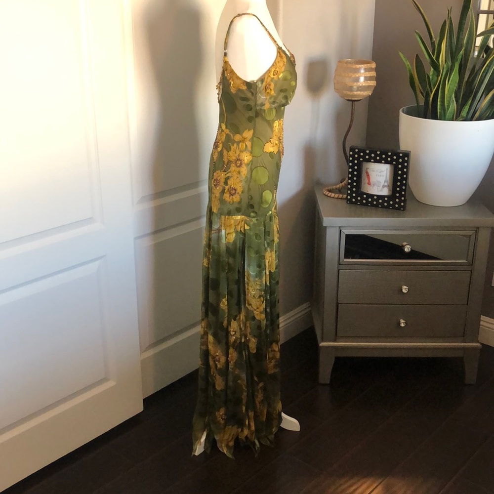 Formal dress - Picture 2 of 8